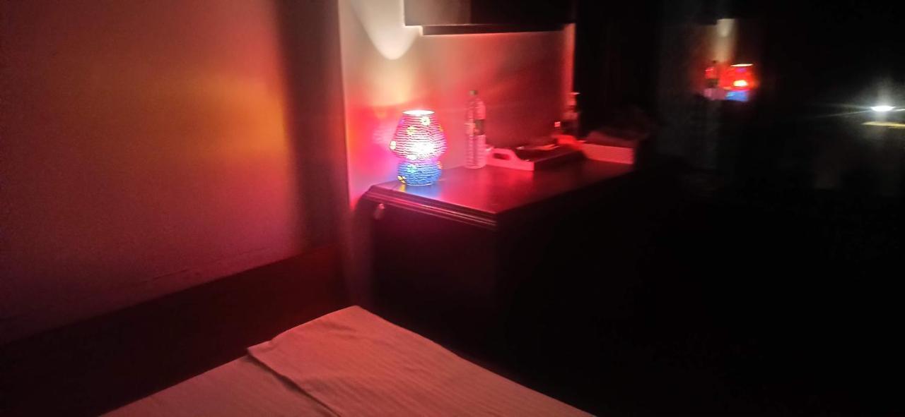 Cozy Private Ac Studio By The Sea Bandstand Bandra W Mumbai Nr Taj Lands End Apartment ภายนอก รูปภาพ
