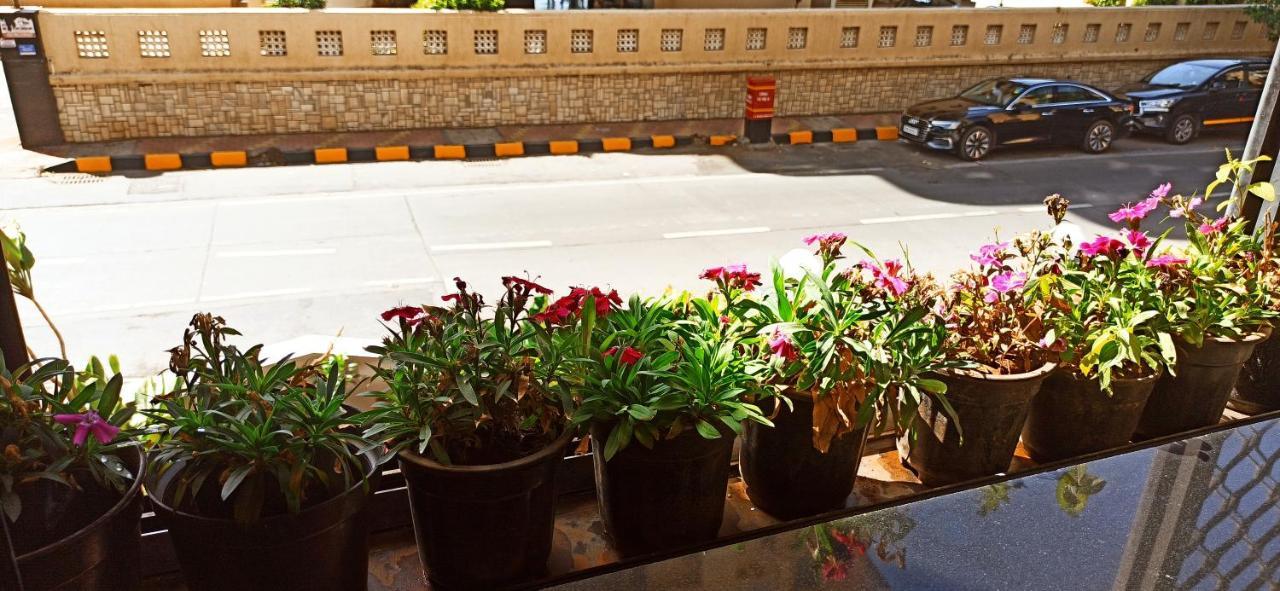 Cozy Private Ac Studio By The Sea Bandstand Bandra W Mumbai Nr Taj Lands End Apartment ภายนอก รูปภาพ